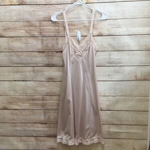VINTAGE FORM FIT LACE TRIMMED SLIP IN BLUSH